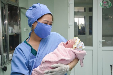 Em bé thụ tinh ống nghiệm đầu tiên ra đời tại Nghệ An