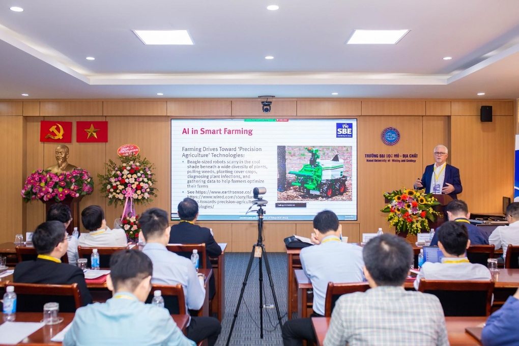 Hội nghị về Big Data và AIoT tổ chức tại Trường Đại học Mỏ - Địa chất - 3 Hội nghị về Big Data và AIoT tổ chức tại Trường Đại học Mỏ - Địa chất - 3