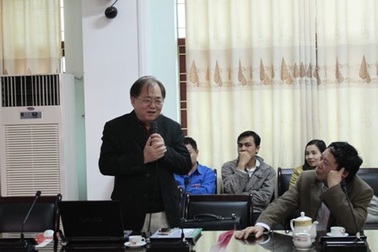 SV Trường ĐH Vinh giao lưu với các nhà Vật lý