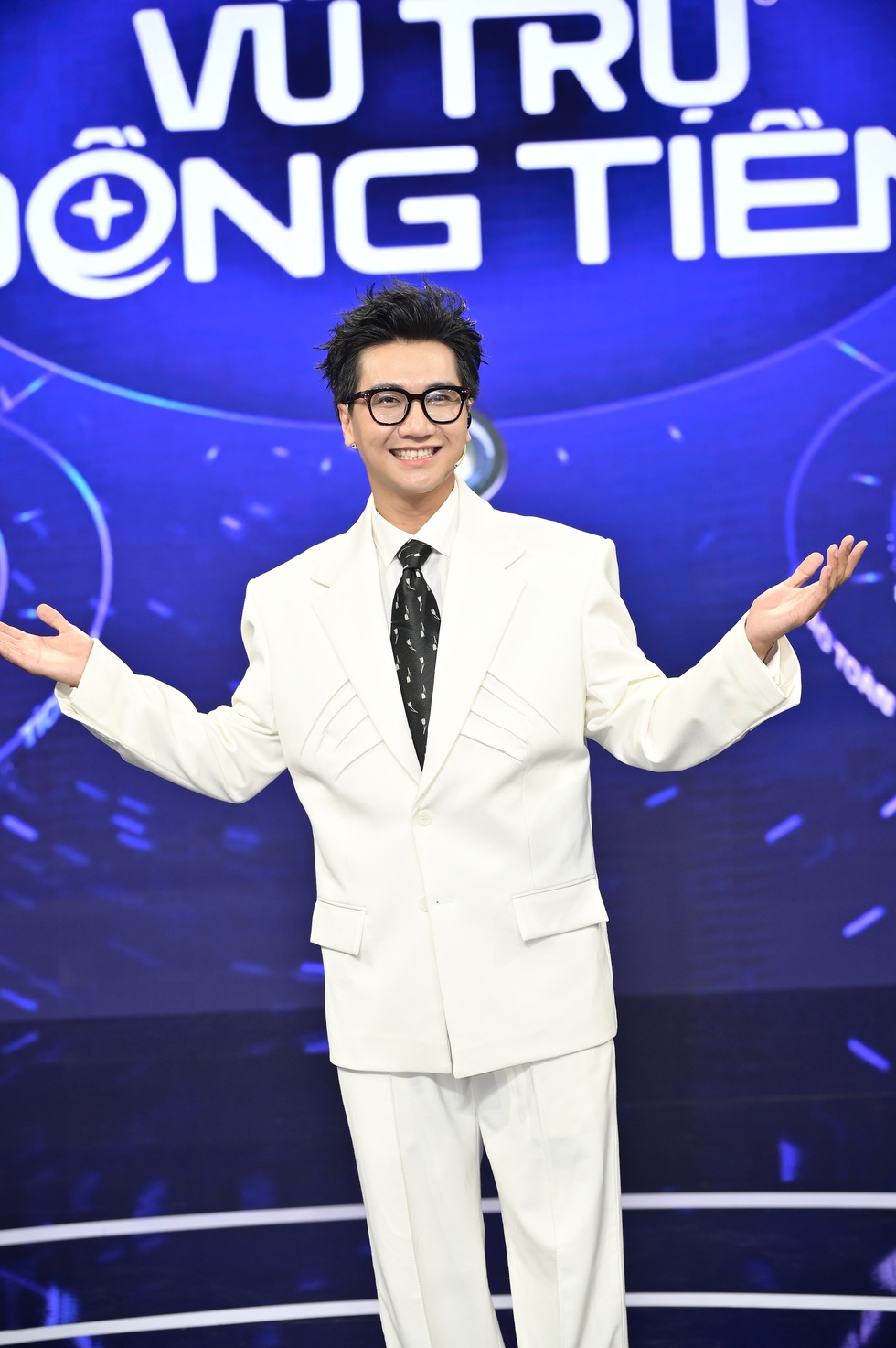 MC Công Tố: “Tôi bật khóc giữa một ngày thu đẹp trời mà không hiểu lý do” - 5