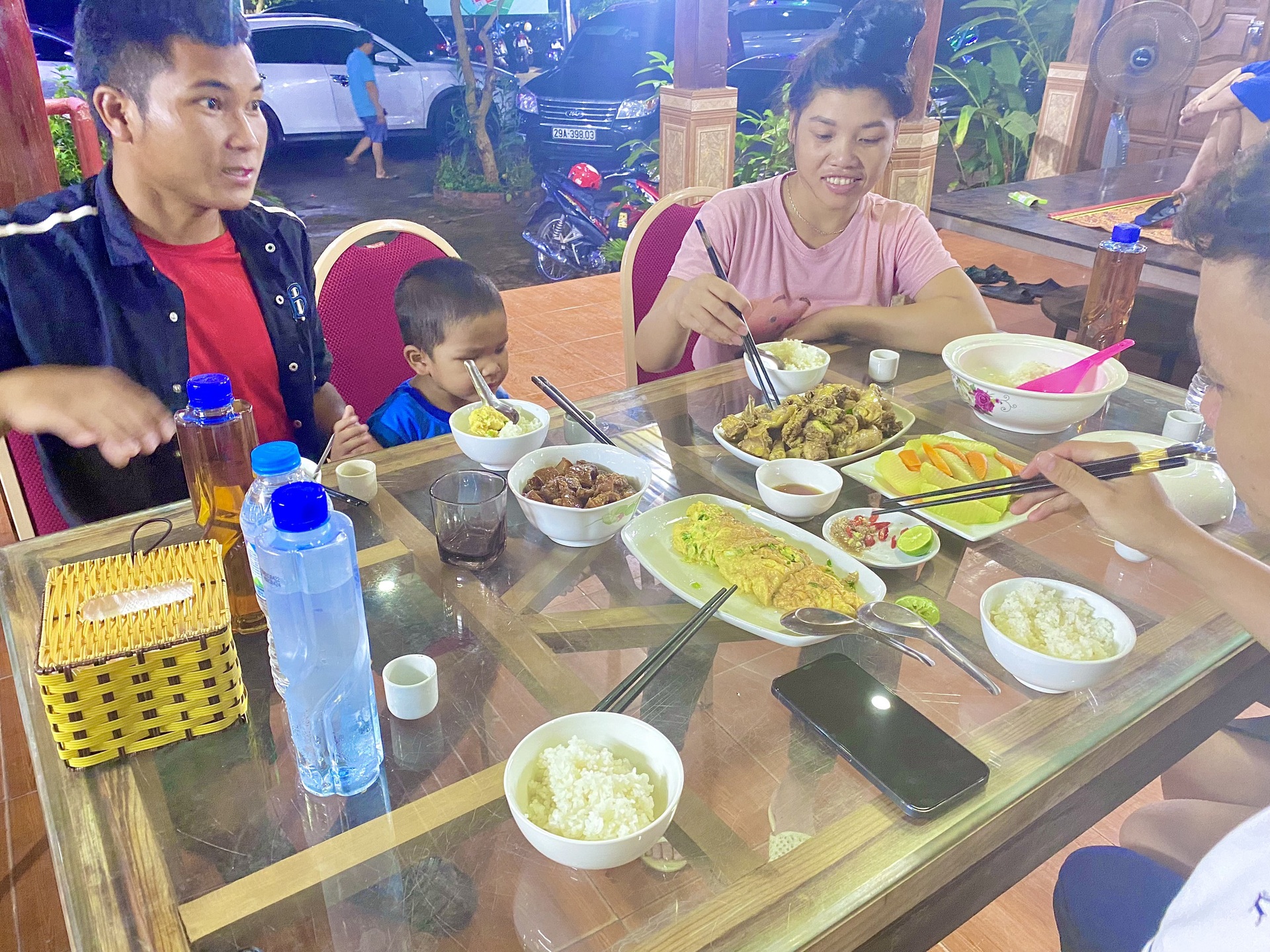 Chuyến xe 0 đồng của những tài xế đặc biệt ở Hà Nội - 3 Chuyến xe 0 đồng của những tài xế đặc biệt ở Hà Nội - 3