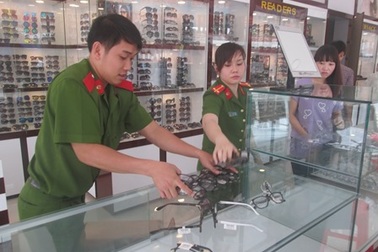 Thu giữ gần 1.500 cặp mắt kính không rõ nguồn gốc, xuất xứ