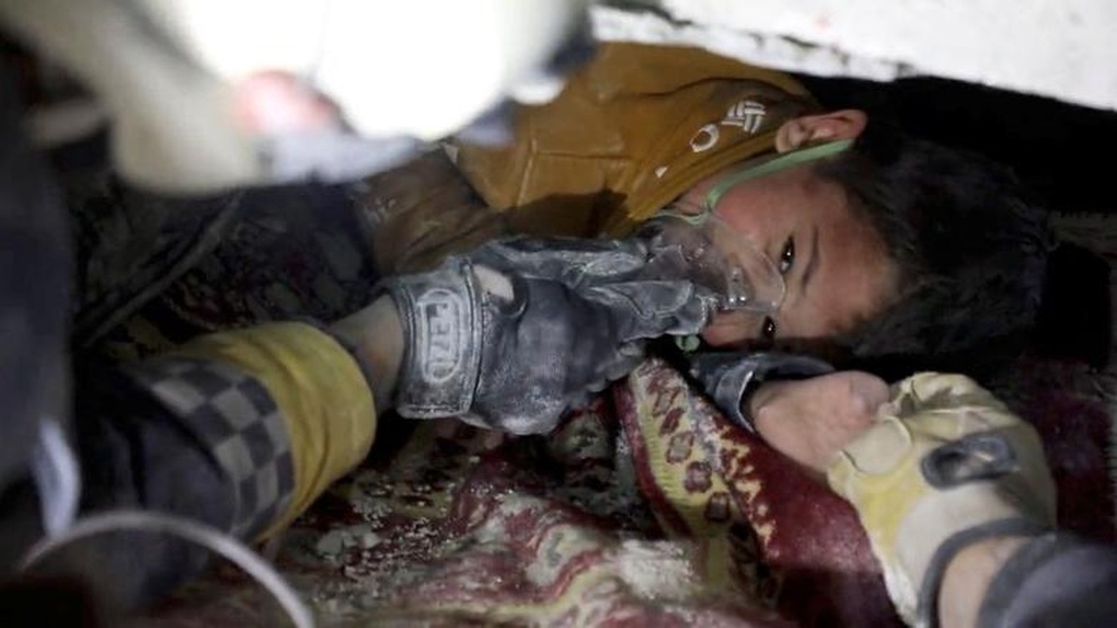 Những phép màu dưới đống đổ nát sau thảm họa động đất ở Thổ Nhĩ Kỳ, Syria - 2 Những phép màu dưới đống đổ nát sau thảm họa động đất ở Thổ Nhĩ Kỳ, Syria - 2