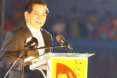 Chủ tịch nước thả cá, chúc Tết kiều bào