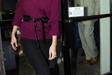 Katie Holmes chê Chanel chọn Giorgio Armani?