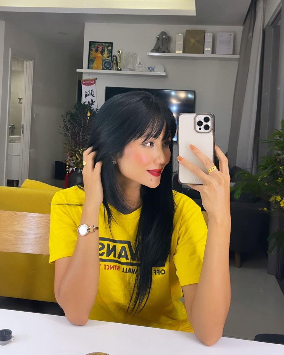 Đàm Thu Trang khoe quà 8/3 sớm của ông xã Quốc Cường - 13 Đàm Thu Trang khoe quà 8/3 sớm của ông xã Quốc Cường - 13