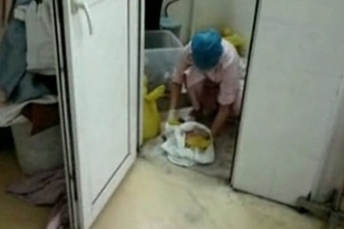 Trung Quốc: Bệnh viện vứt bỏ nhầm em bé còn sống