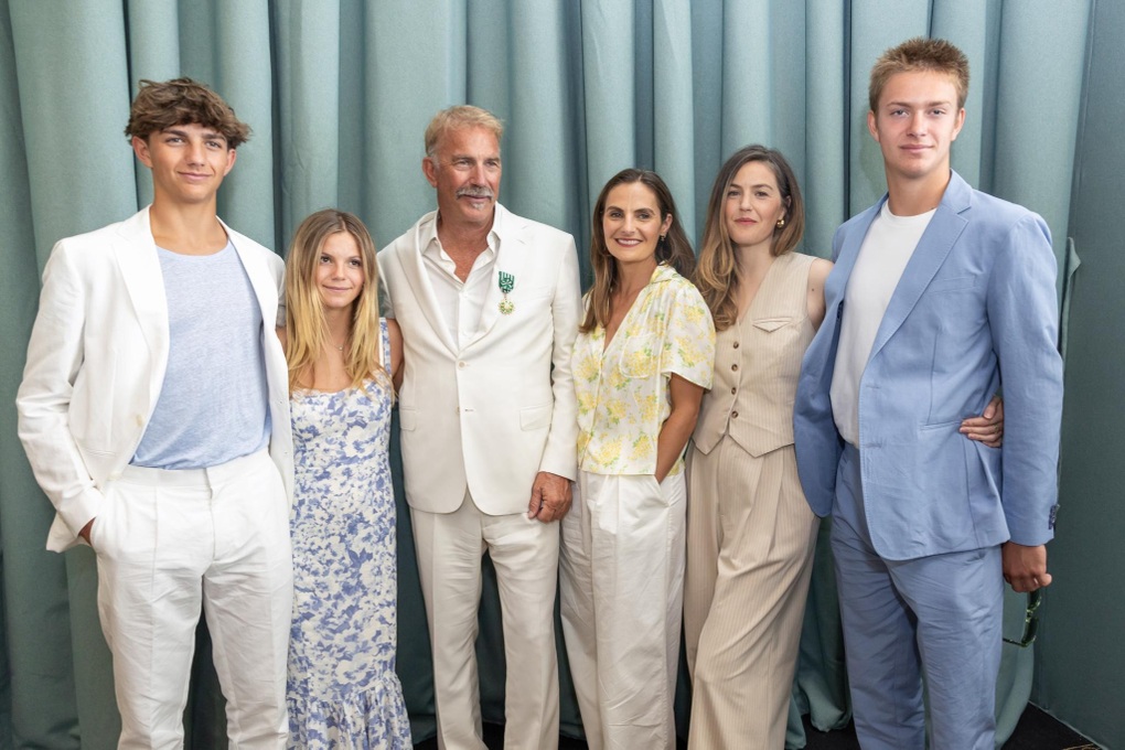 Sự nguy hiểm ở Cannes: Tài tử phải hứng chê bai ngay sau 10 phút vỗ tay - 4 Sự nguy hiểm ở Cannes: Tài tử phải hứng chê bai ngay sau 10 phút vỗ tay - 4