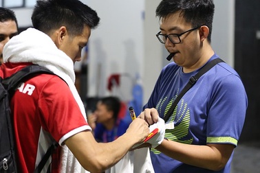 CĐV Indonesia vượt 400km xin chữ ký Văn Quyết, Duy Mạnh