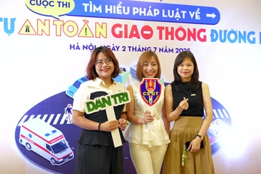 Toàn cảnh lễ phát động cuộc thi tìm hiểu pháp luật về giao thông đường bộ