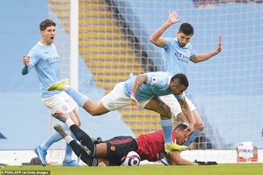 Lịch thi đấu bóng đá châu Âu cuối tuần: Tâm điểm derby thành Manchester