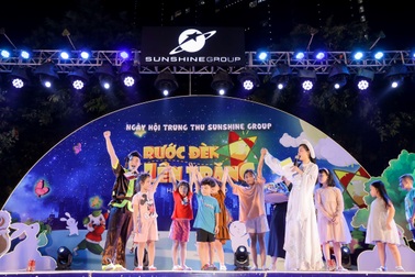 Cư dân nhí tưng bừng ‘Rước đèn lên trăng” trong đêm hội Trung thu của Sunshine Group