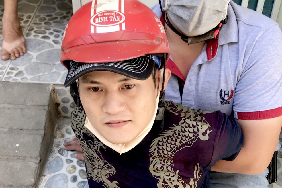 Nam thanh niên dùng dao cướp tiền ở cửa hàng tiện lợi để mua ma túy đãi bạn - 1 Nam thanh niên dùng dao cướp tiền ở cửa hàng tiện lợi để mua ma túy đãi bạn - 1
