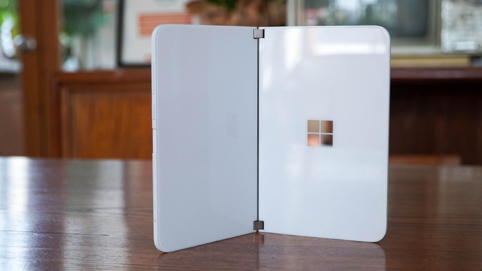 Smartphone hai màn hình của Microsoft về Việt Nam, giá từ 42 triệu đồng - 8