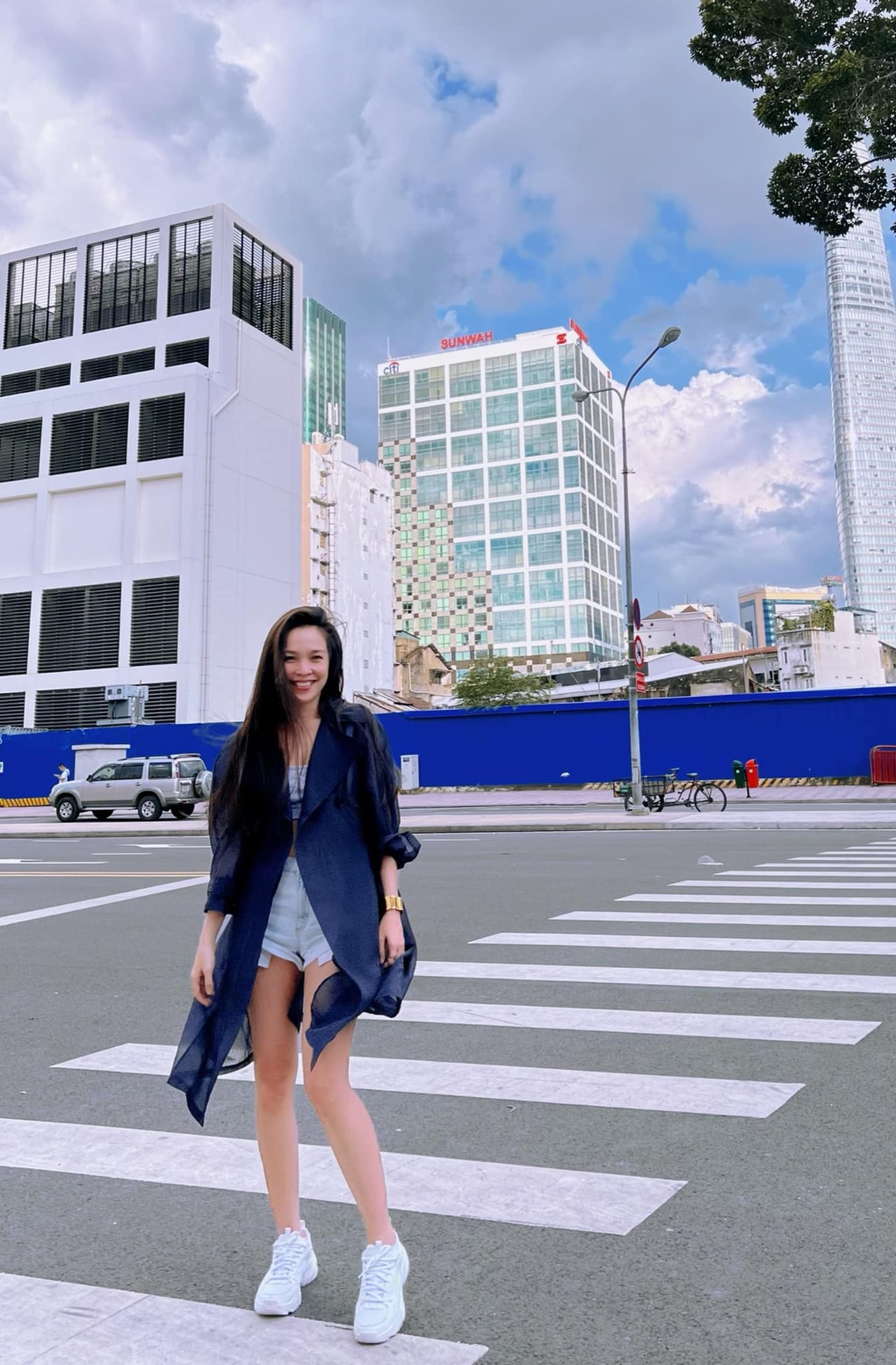 Hiền Thục chuộng khoe eo, diện đồ như gái đôi mươi ở tuổi 41 - 4 Hiền Thục chuộng khoe eo, diện đồ như gái đôi mươi ở tuổi 41 - 4
