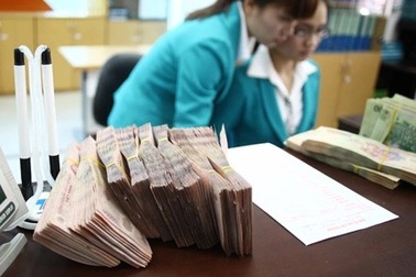 Ngân hàng dồn dập chia cổ tức, vì sao?