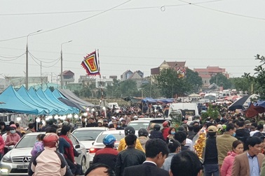 Chợ Viềng “ken đặc” người trước giờ khai hội