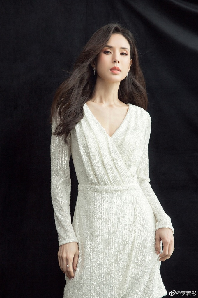 Lý Nhược Đồng lần đầu công khai tuổi thực, gây bão khi phát biểu về quan niệm: Phụ nữ lúc trẻ phải gầy, phải lấy chồng sinh con - Ảnh 6. Lý Nhược Đồng lần đầu công khai tuổi thực, gây bão khi phát biểu về quan niệm: Phụ nữ lúc trẻ phải gầy, phải lấy chồng sinh con - Ảnh 6.