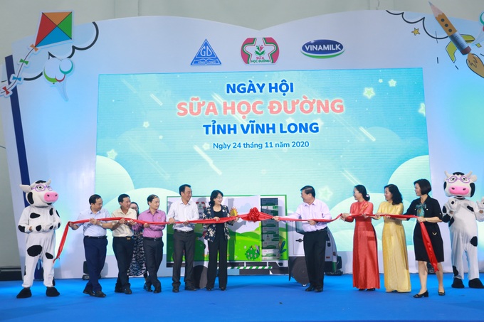 Vĩnh Long và Vinamilk tổ chức “Ngày hội sữa học đường”  - Ảnh 1.