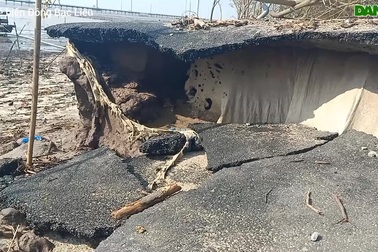 Cận cảnh sạt lở đê biển Đông ở Bạc Liêu