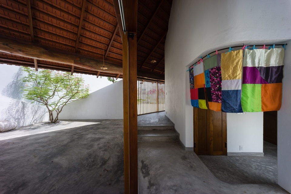 Vẻ sang trọng ẩn sau ngôi nhà ngói đỏ ở quê của gia đình Việt - 13