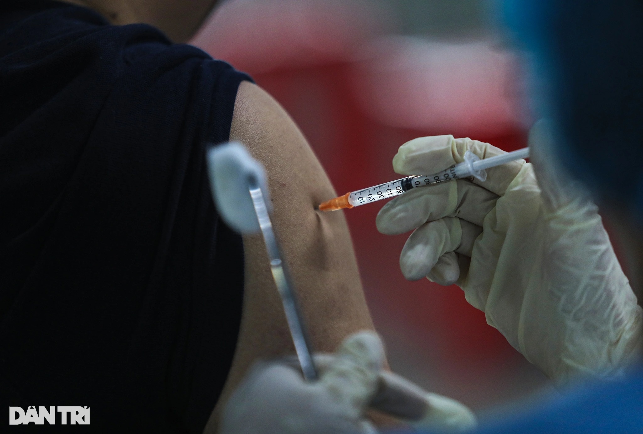 Những mũi vaccine lần 3 đầu tiên được tiêm cho lực lượng tuyến đầu ở TPHCM - 9 Những mũi vaccine lần 3 đầu tiên được tiêm cho lực lượng tuyến đầu ở TPHCM - 9
