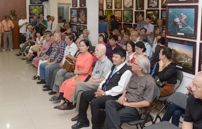 Buổi triển lãm thu hút đông đảo nhiếp ảnh gia từ khắp mọi miền về tham dự.