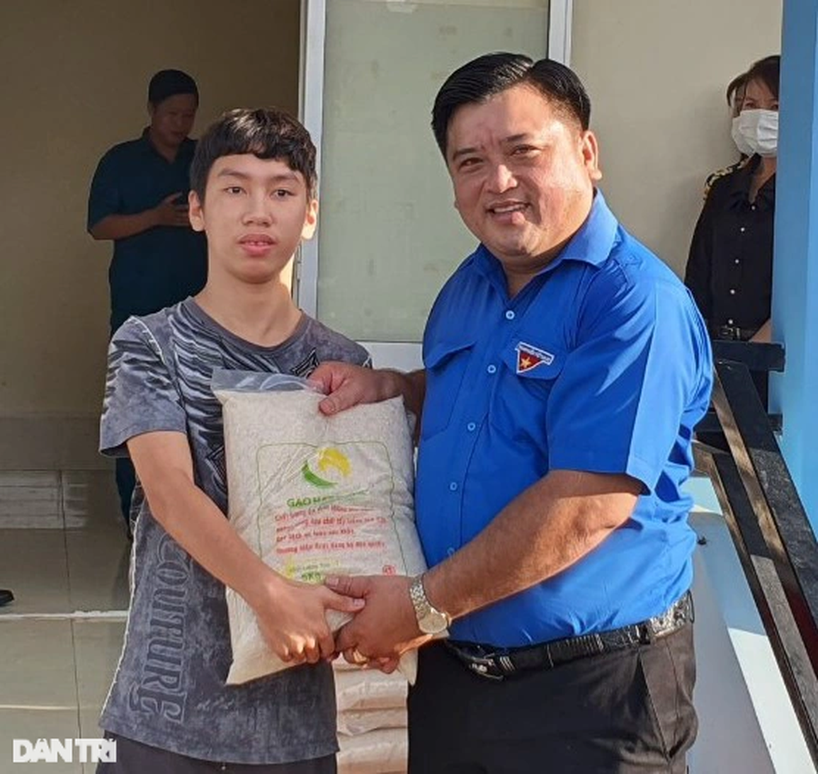 Người dân Bạc Liêu nô nức đi đổi rác thải lấy gạo - 3 Người dân Bạc Liêu nô nức đi đổi rác thải lấy gạo - 3
