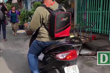 Đội bắt giữ lùa chó chạy rong, chủ chó cuống quýt giải cứu vật nuôi