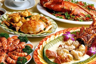 Với 510.000 đồng, khách được ăn hải sản 8 món và lặn ngắm san hô ở Quy Nhơn