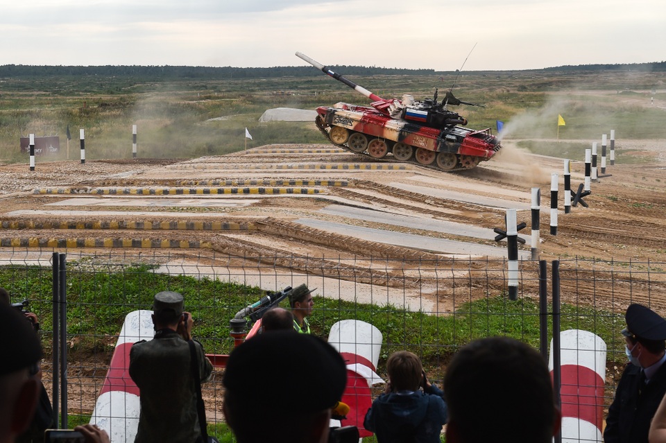 Xe tăng Nga “khạc lửa” hạ mục tiêu, phóng như bay tới ngôi số 1 - 1 Xe tăng Nga “khạc lửa” hạ mục tiêu, phóng như bay tới ngôi số 1 - 1