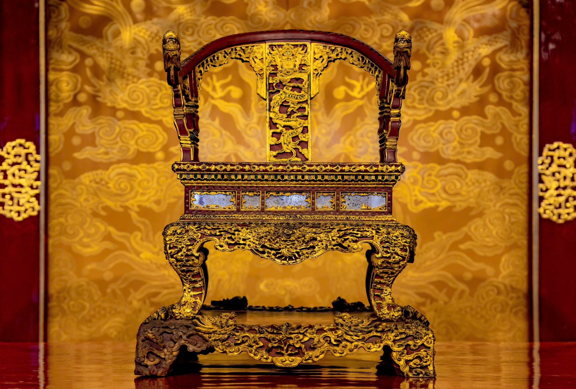 Image hình ảnh hình ảnh hình ảnh hình ảnh hình ảnh hình ảnh hình ảnh hình ảnh hình ảnh Nguyễn Khắc Việt - Hình ảnh bảo vật độc bản ngai vàng điện Thái Hòa trước khi bị phá ...