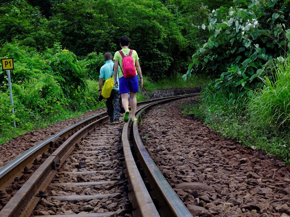 Cầu đường sắt Đồn Cả: Cheo leo tàu vượt núi! - 8