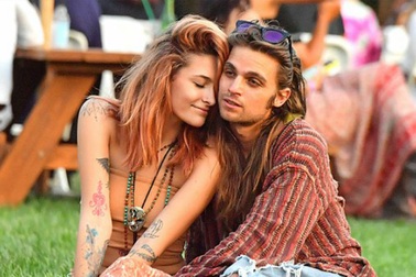 Con gái Michael Jackson chia tay bạn trai