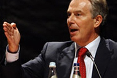 Tony Blair lại gặp rắc rối về chuyện lương bổng