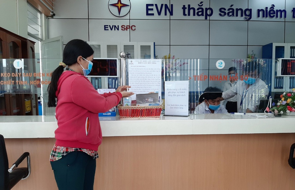 Ngành điện miền Nam triển khai nhiều biện pháp phòng ngừa dịch do nCoV - 8 Ngành điện miền Nam triển khai nhiều biện pháp phòng ngừa dịch do nCoV - 8