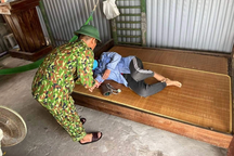 Người phụ nữ đi tắm biển bị sóng cuốn trôi suốt 9 tiếng may mắn sống sót