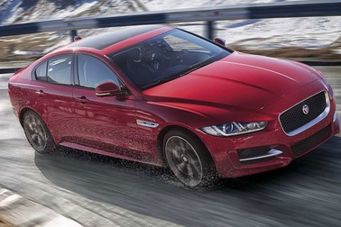 Jaguar chọn xe điện, Land Rover theo công nghệ hybrid