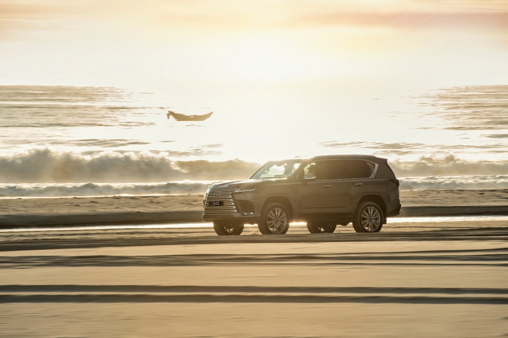 Người dùng chia sẻ về Lexus LX 600: Biểu tượng của giới doanh nhân - 4 Người dùng chia sẻ về Lexus LX 600: Biểu tượng của giới doanh nhân - 4