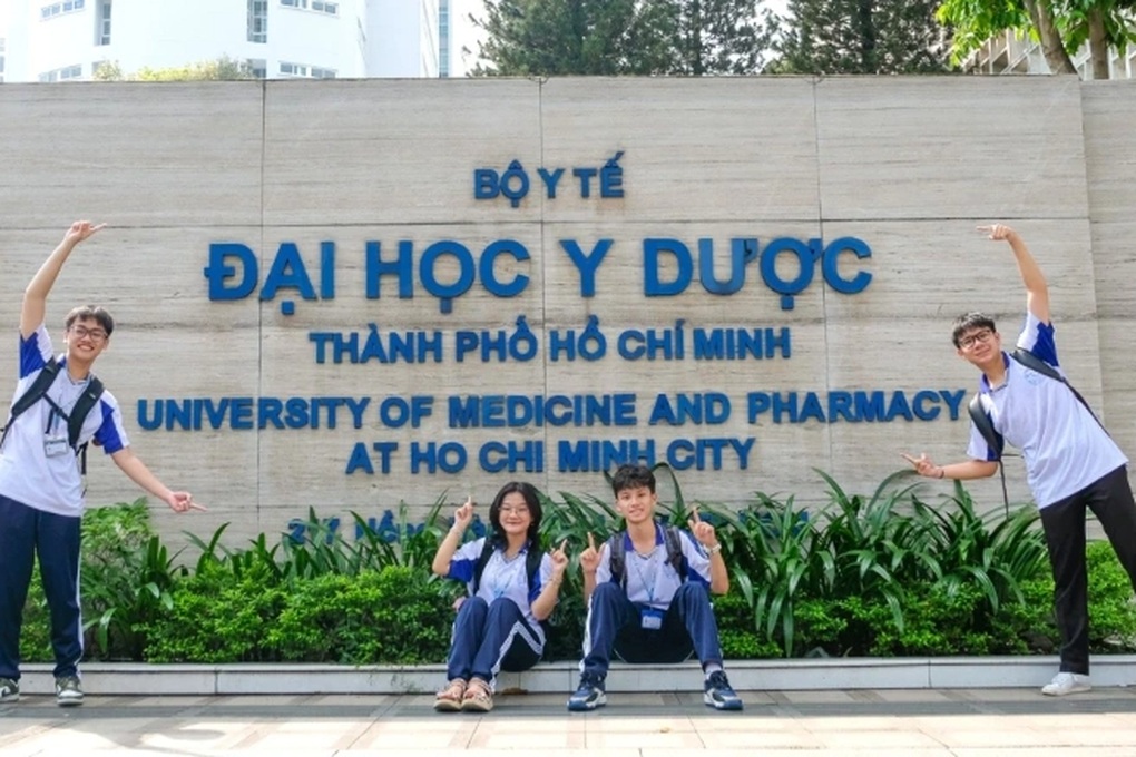 Hơn 200 đại học công bố điểm chuẩn: Ngành Sư phạm, Báo chí vẫn ở mức cao - 4 Hơn 200 đại học công bố điểm chuẩn: Ngành Sư phạm, Báo chí vẫn ở mức cao - 4