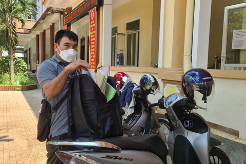 Cán bộ xã mỗi ngày vác 10kg giấy tờ chạy đi chạy lại giữa 2 trụ sở