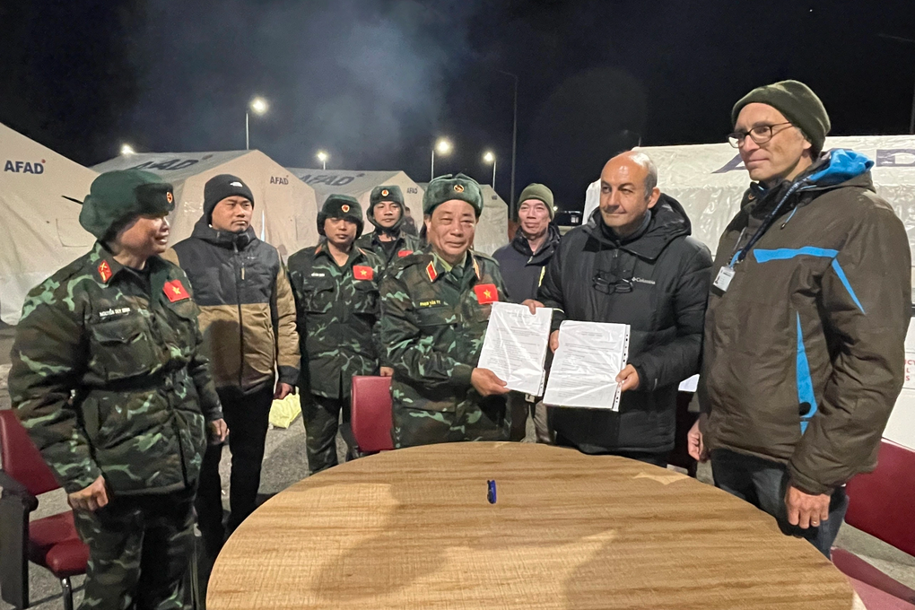 Trao gần 25 tấn hàng của Bộ Quốc phòng Việt Nam tặng Thổ Nhĩ Kỳ - 1 Trao gần 25 tấn hàng của Bộ Quốc phòng Việt Nam tặng Thổ Nhĩ Kỳ - 1