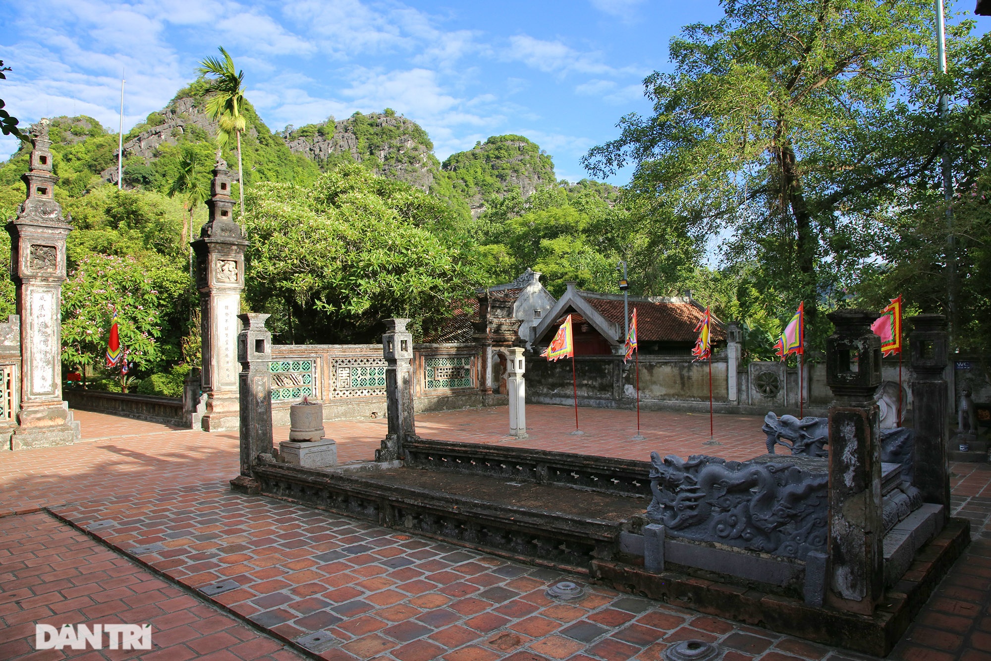 Long sàng đá độc nhất ở Việt Nam chạm hình trâu, chuột sánh cùng rồng - 6 Long sàng đá độc nhất ở Việt Nam chạm hình trâu, chuột sánh cùng rồng - 6