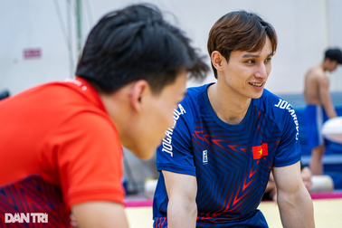 Nam thần Đinh Phương Thành kể tán vợ qua Facebook, cưới vội để dự SEA Games