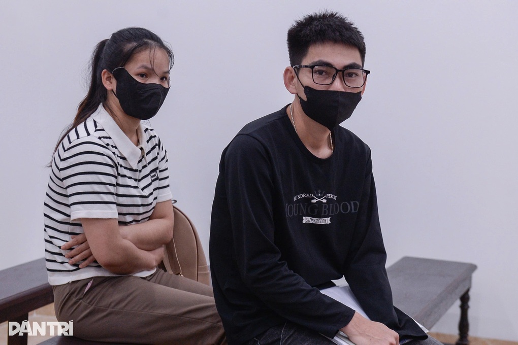 Xét xử tài xế xe Lexus hành hung nam shipper ở Hà Nội - 1 Xét xử tài xế xe Lexus hành hung nam shipper ở Hà Nội - 1