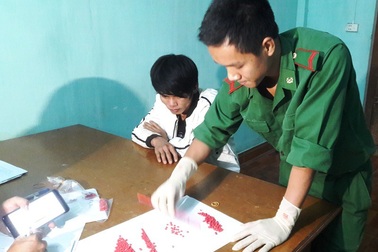 Bị phát hiện mang ma túy, đối tượng chống cự quyết liệt hòng tẩu thoát