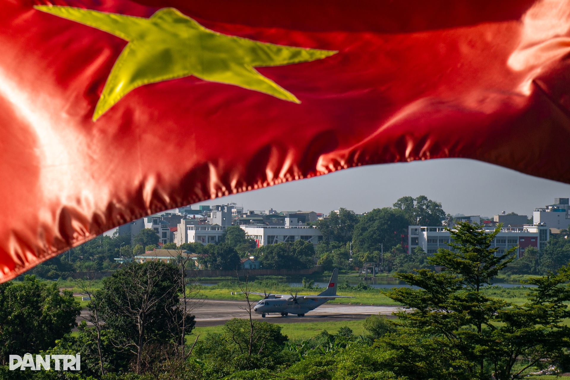 Casa C-295 khoác áo mới, hợp biên 4 máy bay vận tải trên bầu trời Hà Nội - 15