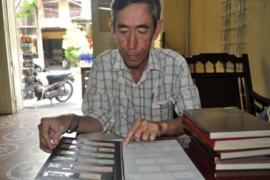 Gặp người lưu giữ hơn 10 vạn con tem và hơn 200 loại tiền cổ