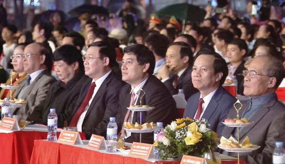 Phó Thủ tướng dự Lễ hội Cam Vinh và đón năm mới tại Nghệ An - 1 Phó Thủ tướng dự Lễ hội Cam Vinh và đón năm mới tại Nghệ An - 1