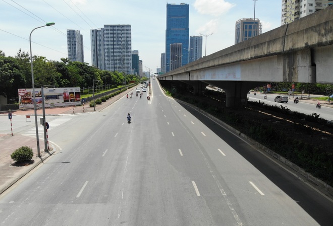 Hà Nội nắng gắt đỉnh điểm, đường phố vắng như Tết - 10 Hà Nội nắng gắt đỉnh điểm, đường phố vắng như Tết - 10
